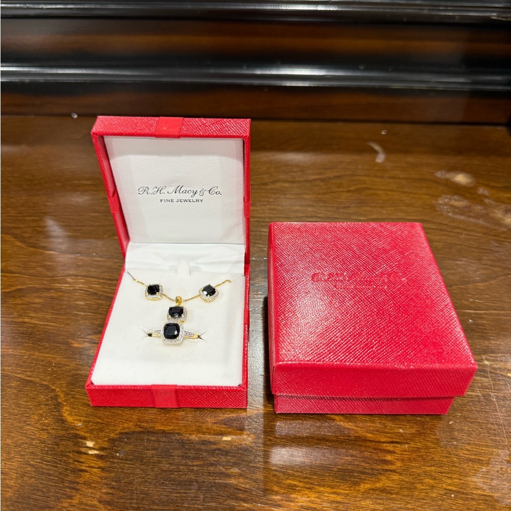 Elegant Gold and Black Jewelry Set